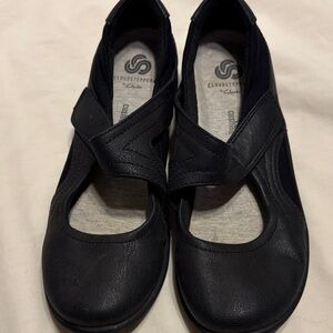 Clarks Cloudsteppers Black Cross-Strap Flats Women’s size 6.5